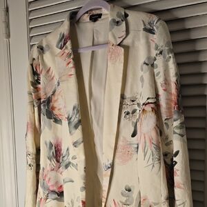 Express Cream Floral Blazer w/belted shorts (10-12)